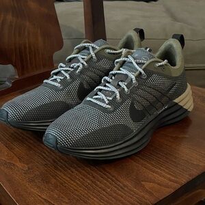 Nike Lunar Roam SE ‘Medium Olive Iron Grey Khaki Black’